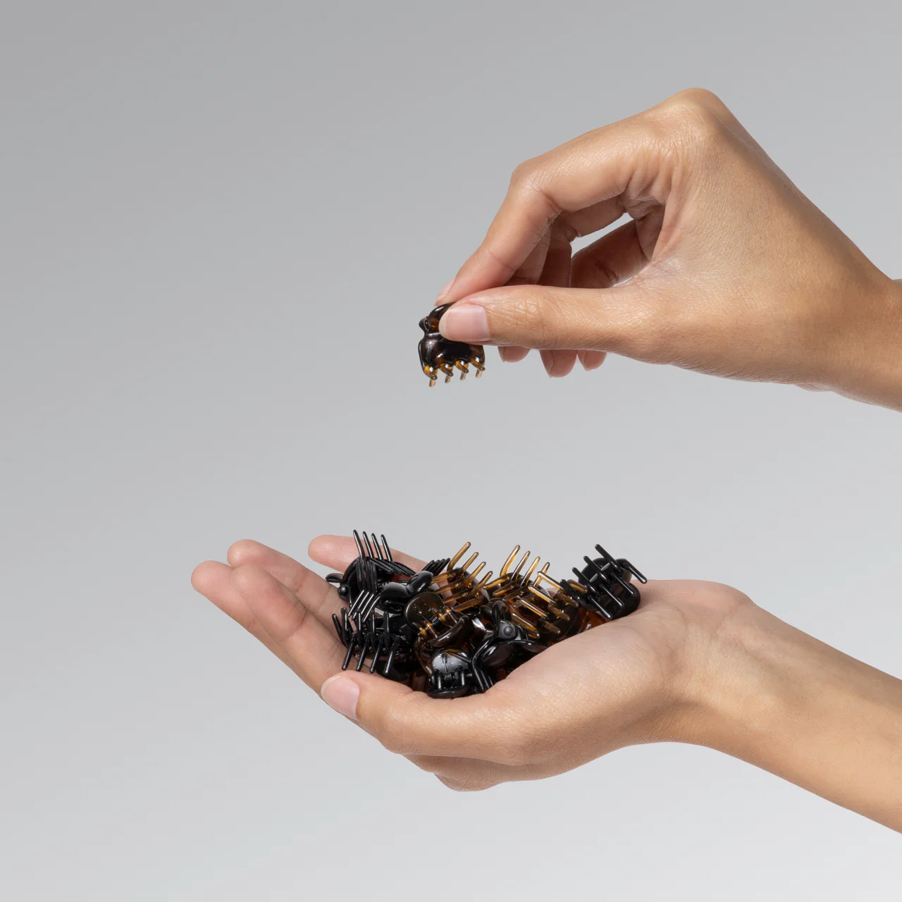 Black & Tort Micro Cloud Clip Set - Image 3
