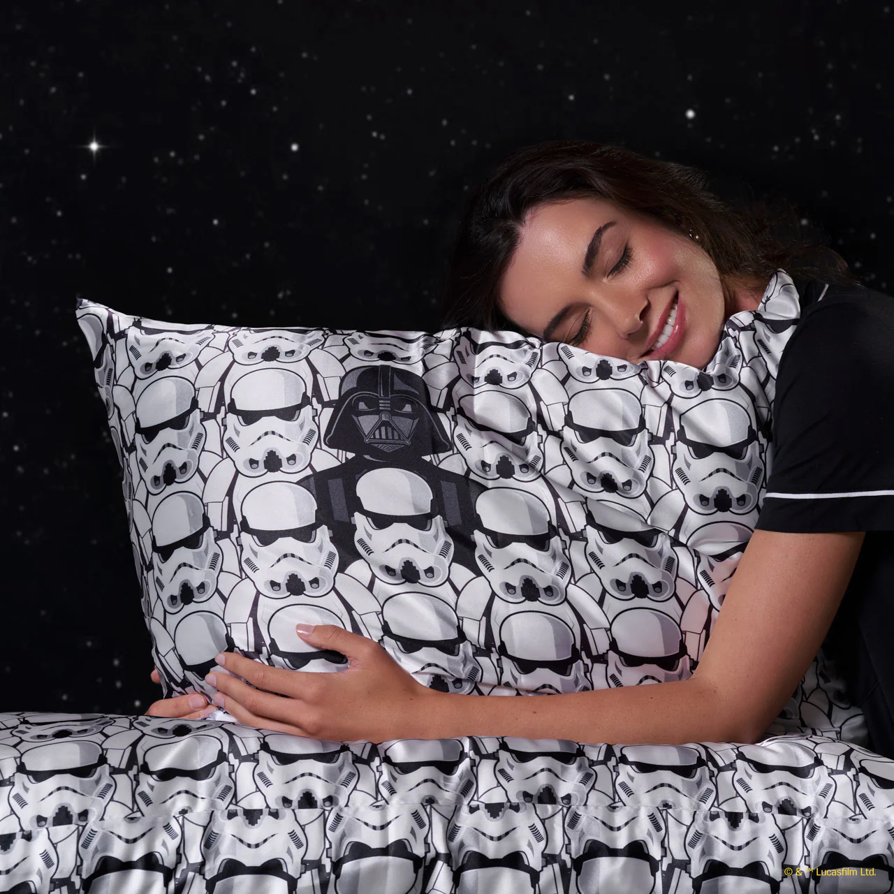 Star Wars™ & Kitsch Satin Pillowcase in Darth Vader & Stormtroopers - King - Image 3
