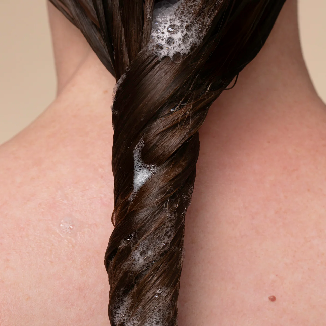 Tea Tree & Mint Clarifying Shampoo - Image 4